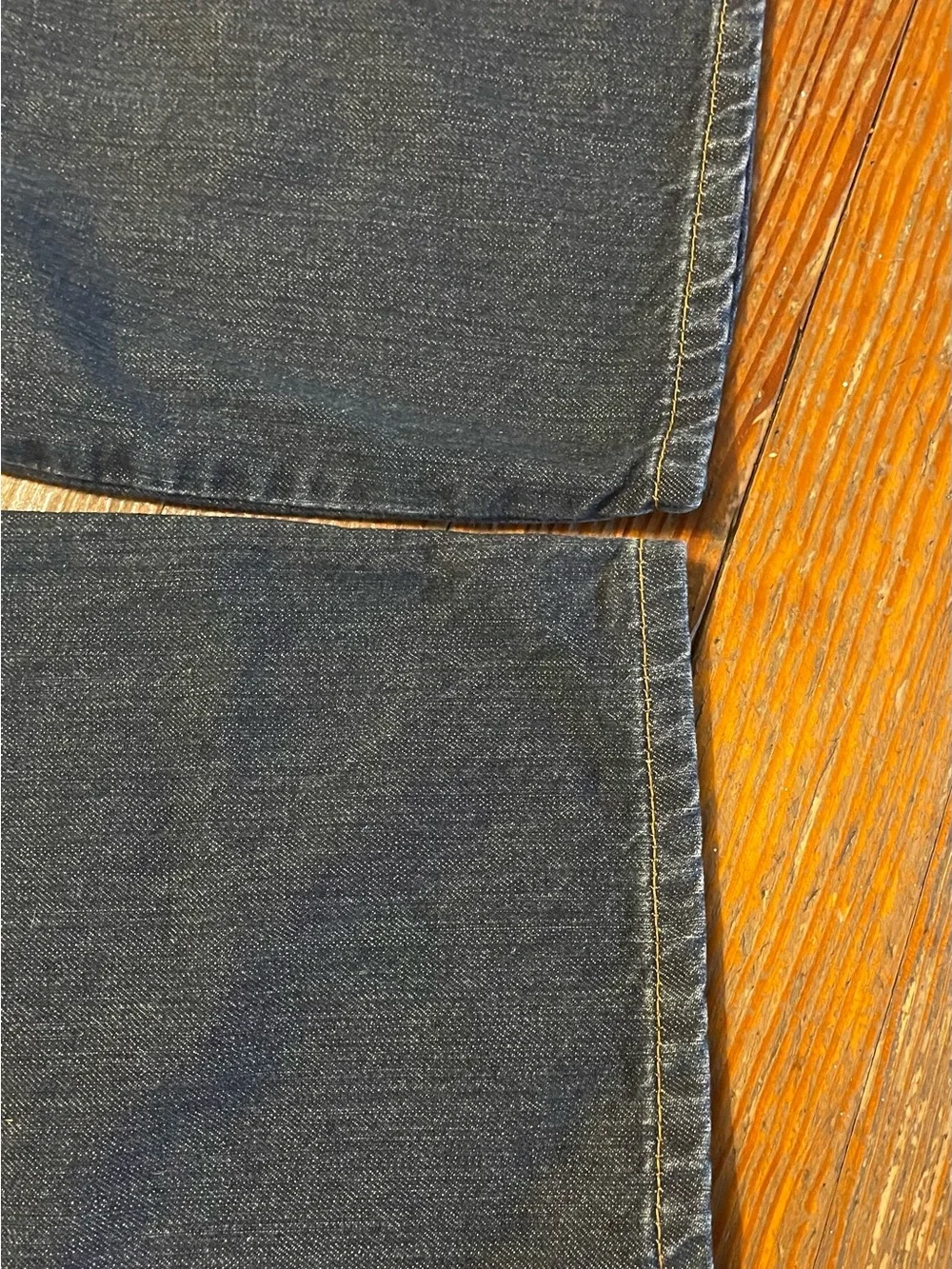 Levi's 550 Relaxed Fit Medium Stonewash Jeans  Men's Size: 40x32.  00550-274